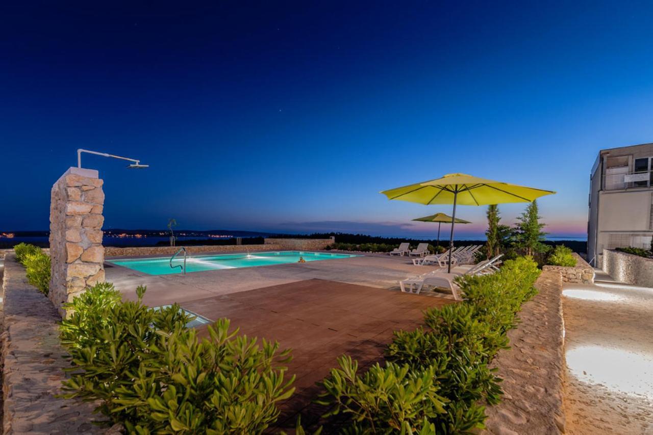 ポヴリャナ Isola Bella Pagアパートホテル エクステリア 写真